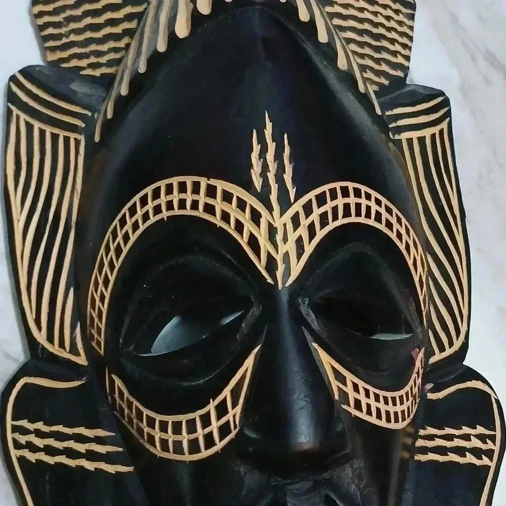 Angola mask..pure solid wood..a very unique one of a kind mask..10×6 - Picture 3 of 5